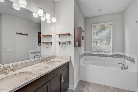 House in Sarasota, Florida 4 bedrooms, 276.2 sq.m. № 1853037 - photo 22