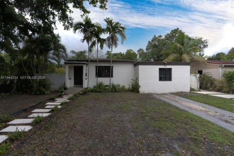 Casa en venta en North Miami, Florida, 3 dormitorios, 121.14 m2 № 2002477 - foto 4