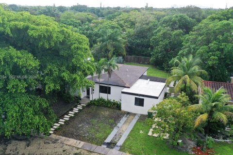 Casa en venta en North Miami, Florida, 3 dormitorios, 121.14 m2 № 2002477 - foto 3