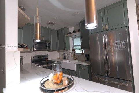 Casa en venta en North Miami, Florida, 3 dormitorios, 121.14 m2 № 2002477 - foto 10