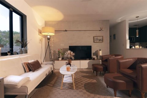 Casa en venta en North Miami, Florida, 3 dormitorios, 121.14 m2 № 2002477 - foto 9