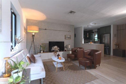 Casa en venta en North Miami, Florida, 3 dormitorios, 121.14 m2 № 2002477 - foto 7
