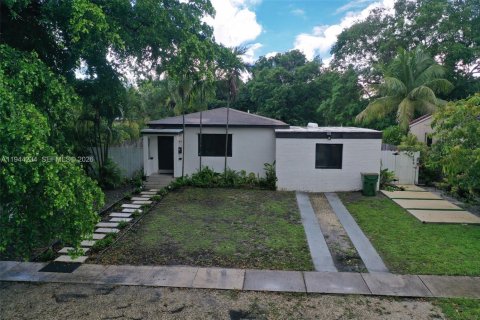 Casa en North Miami, Florida 3 dormitorios, 121.14 m2 № 2002477