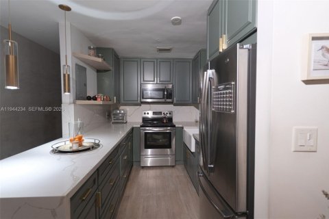 Casa en venta en North Miami, Florida, 3 dormitorios, 121.14 m2 № 2002477 - foto 11