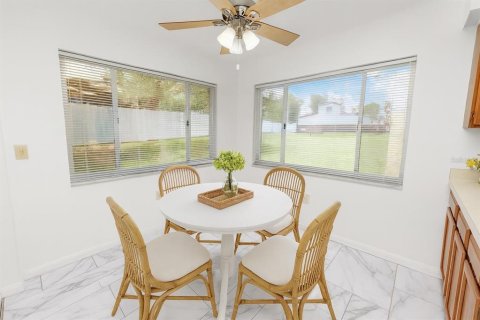 House in Lakeland, Florida 2 bedrooms, 167.22 sq.m. № 1879341 - photo 5
