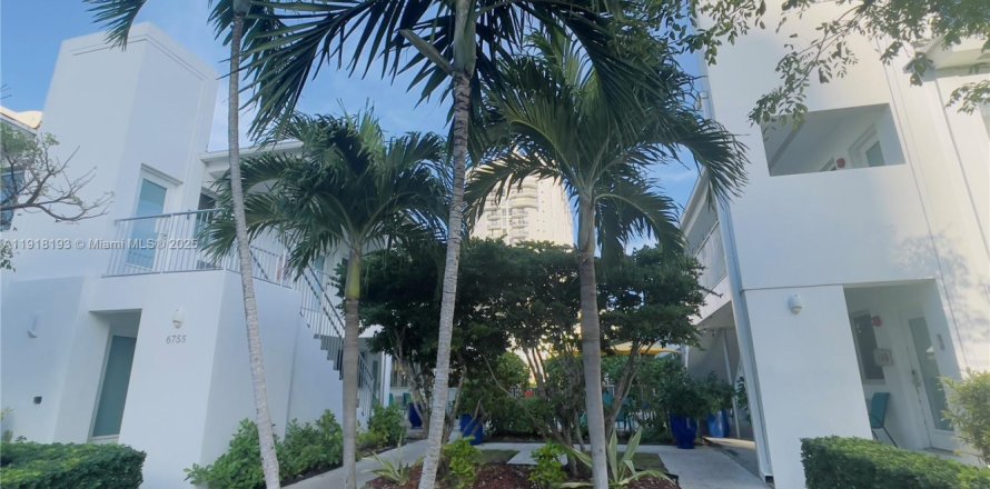 Дом в Майами-Бич, Флорида 1 спальня № 1973014