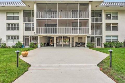 Condo in Fort Lauderdale, Florida, 2 bedrooms  № 1923639 - photo 1