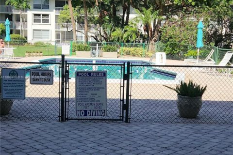 Condo in Fort Lauderdale, Florida, 2 bedrooms  № 1923639 - photo 10