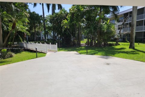 Condo in Fort Lauderdale, Florida, 2 bedrooms  № 1923639 - photo 14