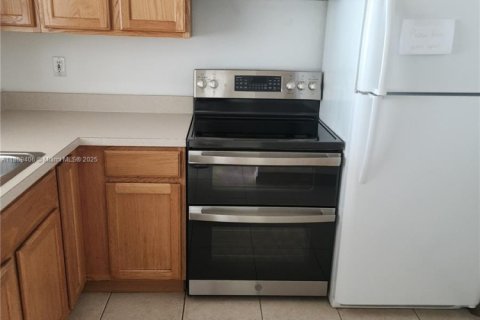 Condo in Fort Lauderdale, Florida, 2 bedrooms  № 1923639 - photo 18