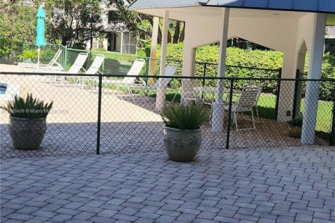 Condo in Fort Lauderdale, Florida, 2 bedrooms  № 1923639 - photo 12