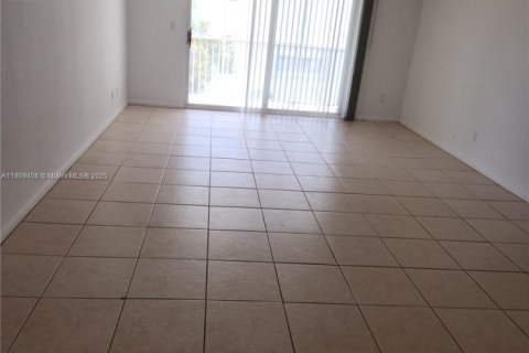 Condo in Fort Lauderdale, Florida, 2 bedrooms  № 1923639 - photo 20