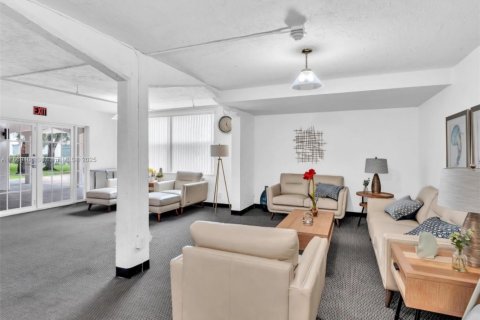 Condo in Fort Lauderdale, Florida, 2 bedrooms  № 1923639 - photo 3