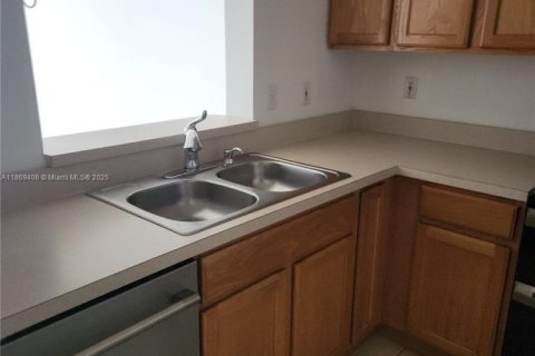 Condo in Fort Lauderdale, Florida, 2 bedrooms  № 1923639 - photo 19