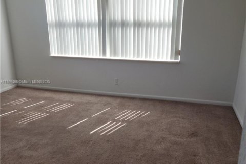Condo in Fort Lauderdale, Florida, 2 bedrooms  № 1923639 - photo 29
