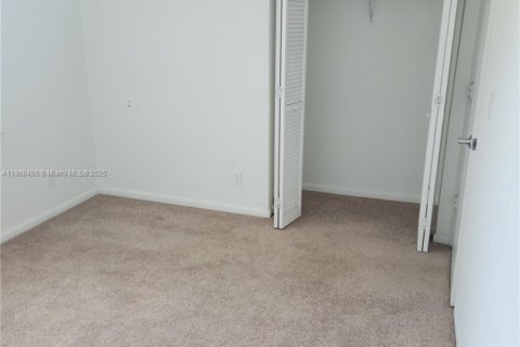 Condo in Fort Lauderdale, Florida, 2 bedrooms  № 1923639 - photo 26