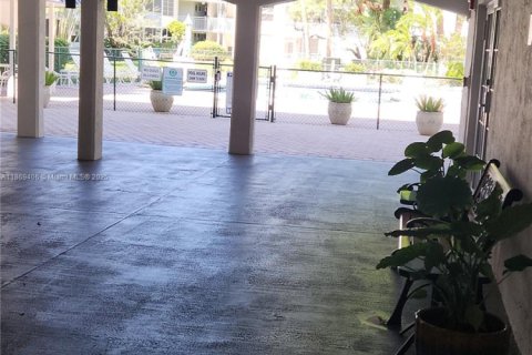 Condo in Fort Lauderdale, Florida, 2 bedrooms  № 1923639 - photo 8