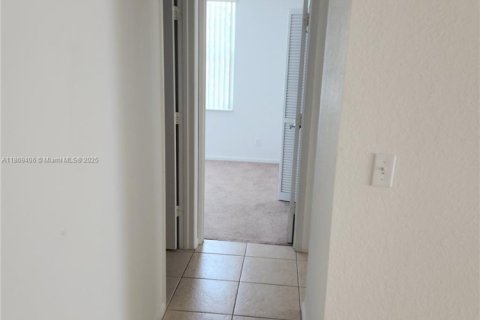 Condo in Fort Lauderdale, Florida, 2 bedrooms  № 1923639 - photo 23