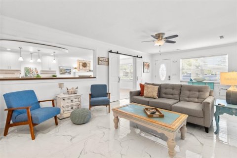 Casa en venta en Largo, Florida, 3 dormitorios, 195.28 m2 № 1718213 - foto 6