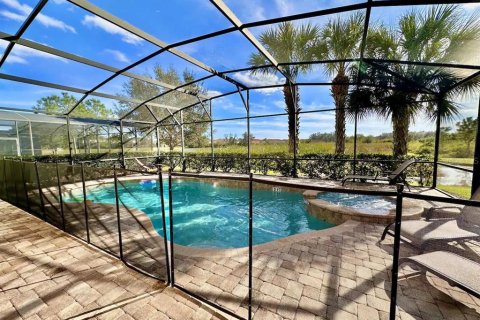 House in Davenport, Florida 6 bedrooms, 337.14 sq.m. № 2209165 - photo 2