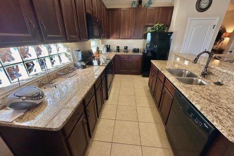 House in Davenport, Florida 6 bedrooms, 337.14 sq.m. № 2209165 - photo 10