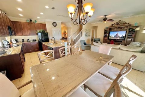 House in Davenport, Florida 6 bedrooms, 337.14 sq.m. № 2209165 - photo 12