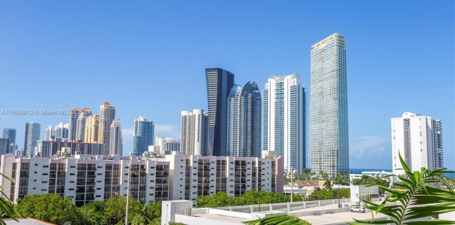 Condo à Sunny Isles Beach, Floride, 2 chambres № 1859774