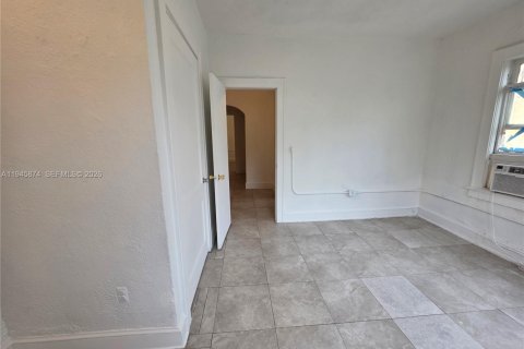 Снять в аренду виллу или дом в Майами, Флорида 1 спальня, 69.68м2, № 2002537 - фото 6