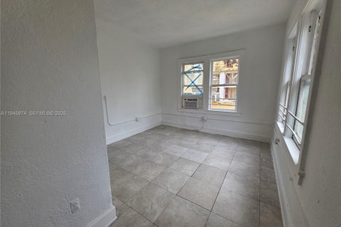 Снять в аренду виллу или дом в Майами, Флорида 1 спальня, 69.68м2, № 2002537 - фото 5