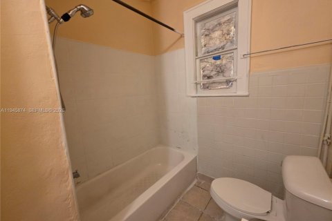 Снять в аренду виллу или дом в Майами, Флорида 1 спальня, 69.68м2, № 2002537 - фото 16