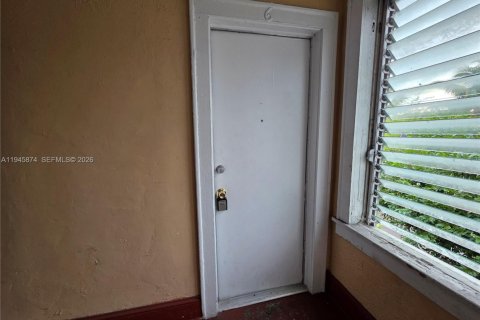 Снять в аренду виллу или дом в Майами, Флорида 1 спальня, 69.68м2, № 2002537 - фото 4