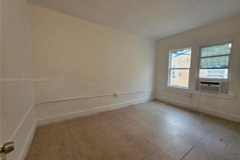 Снять в аренду виллу или дом в Майами, Флорида 1 спальня, 69.68м2, № 2002537 - фото 17