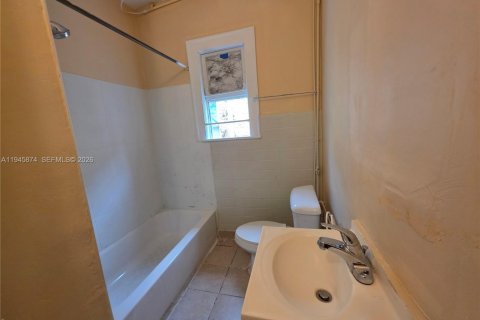 Снять в аренду виллу или дом в Майами, Флорида 1 спальня, 69.68м2, № 2002537 - фото 14