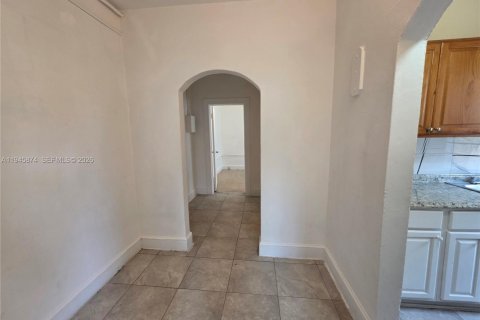 Снять в аренду виллу или дом в Майами, Флорида 1 спальня, 69.68м2, № 2002537 - фото 10