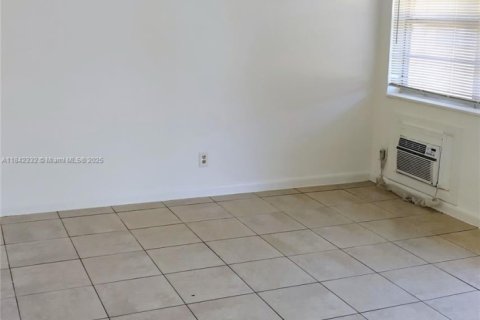 Propiedad comercial en venta en Fort Lauderdale, Florida, 183.95 m2 № 1936554 - foto 23