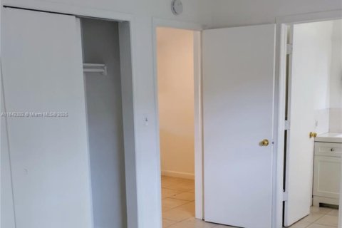 Propiedad comercial en venta en Fort Lauderdale, Florida, 183.95 m2 № 1936554 - foto 25