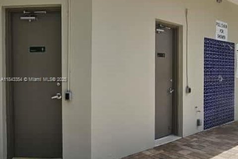 Condo in Lauderdale Lakes, Florida, 1 bedroom  № 1836198 - photo 21
