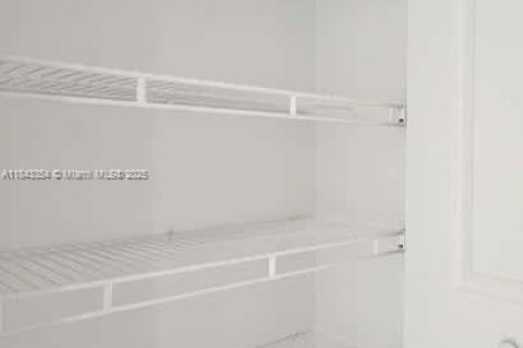 Condo in Lauderdale Lakes, Florida, 1 bedroom  № 1836198 - photo 6