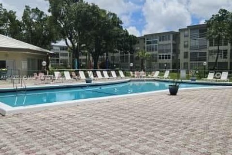 Condo in Lauderdale Lakes, Florida, 1 bedroom  № 1836198 - photo 17