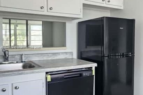 Condo in Lauderdale Lakes, Florida, 1 bedroom  № 1836198 - photo 3