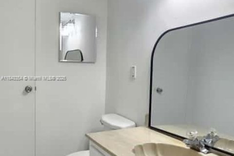 Condo in Lauderdale Lakes, Florida, 1 bedroom  № 1836198 - photo 13