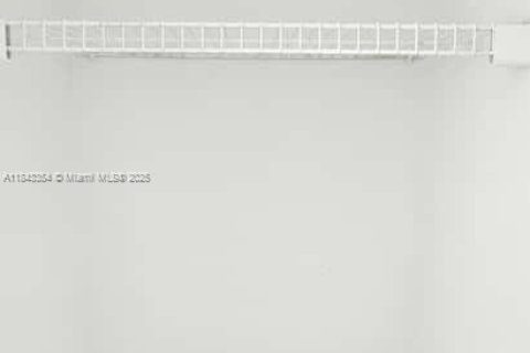 Condo in Lauderdale Lakes, Florida, 1 bedroom  № 1836198 - photo 11