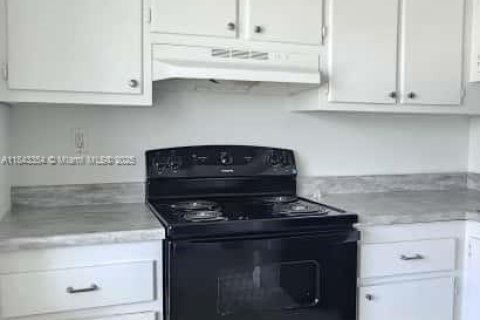 Condo in Lauderdale Lakes, Florida, 1 bedroom  № 1836198 - photo 4