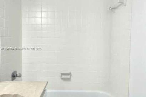 Condo in Lauderdale Lakes, Florida, 1 bedroom  № 1836198 - photo 14