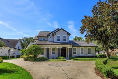 House in Windermere, Florida 6 bedrooms, 361.76 sq.m. № 1888485 - photo 1