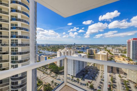Condominio en alquiler en Hallandale Beach, Florida, 2 dormitorios, 135.45 m2 № 1865307 - foto 6