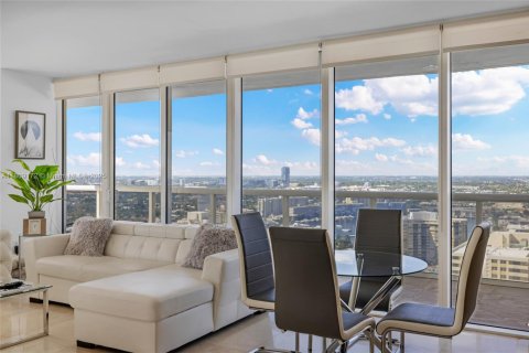 Condominio en alquiler en Hallandale Beach, Florida, 2 dormitorios, 135.45 m2 № 1865307 - foto 12