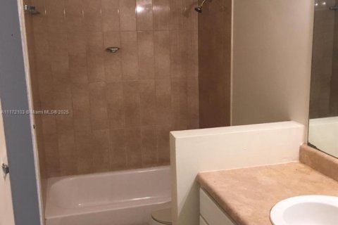 Townhouse in Sunrise, Florida 3 bedrooms, 118.54 sq.m. № 1887260 - photo 8