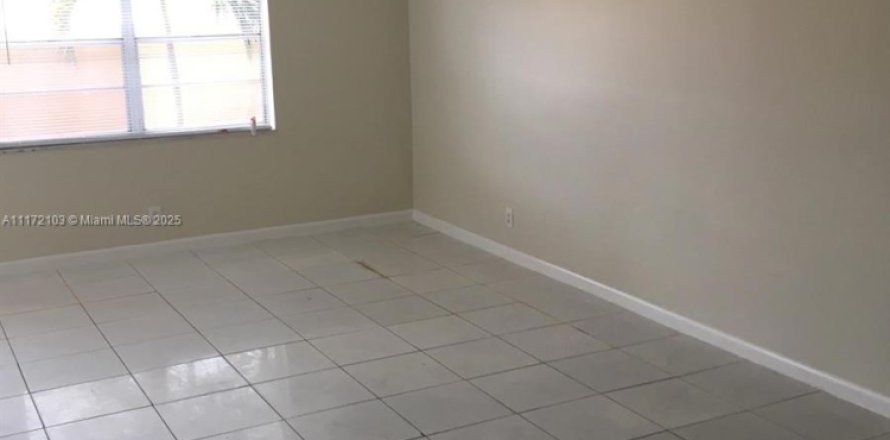 Townhouse in Sunrise, Florida 3 bedrooms, 118.54 sq.m. № 1887260
