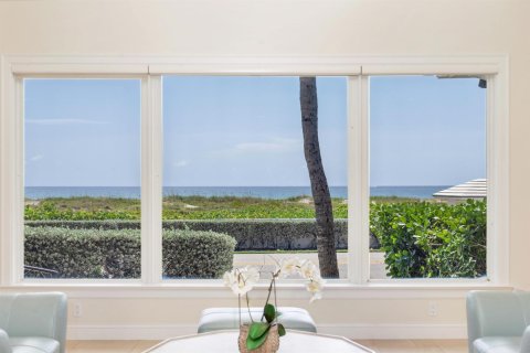 House in Palm Beach, Florida 7 bedrooms, 626.81 sq.m. № 2181423 - photo 21